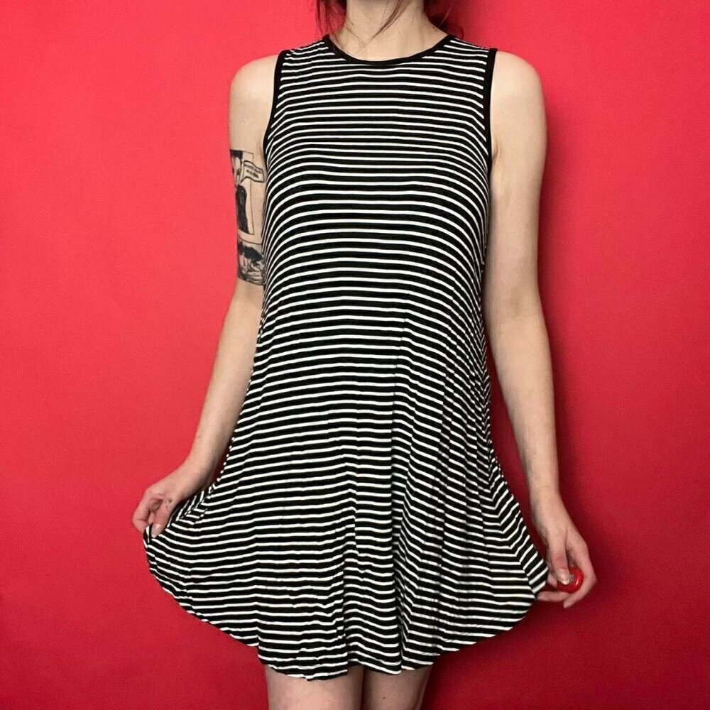 Joe fresh / Black and white high neck skater dress 🖤🤍​​​​​​​​​​​